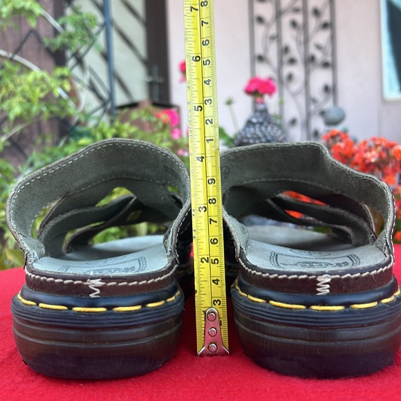 🏴󠁧󠁢󠁥󠁮󠁧󠁿 Dr. Martens MIE Vintage Chunky Brown Slides / Sandals UK 9 - Picture 9 of 17